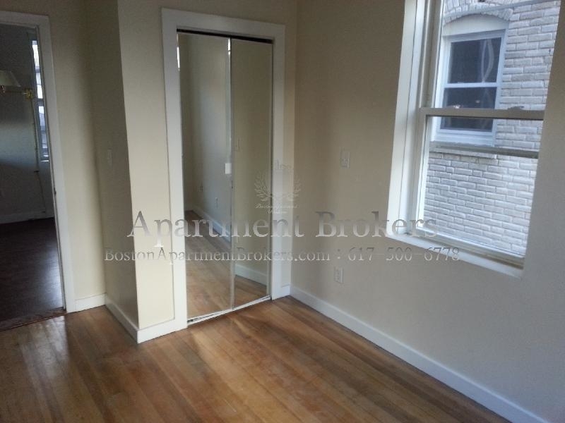 227 Hanover St. - Photo 2