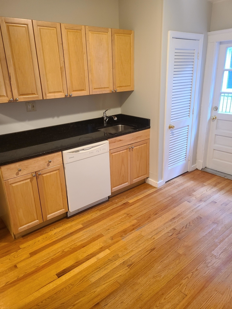 224 Hanover St., Unit 9 - Photo 10