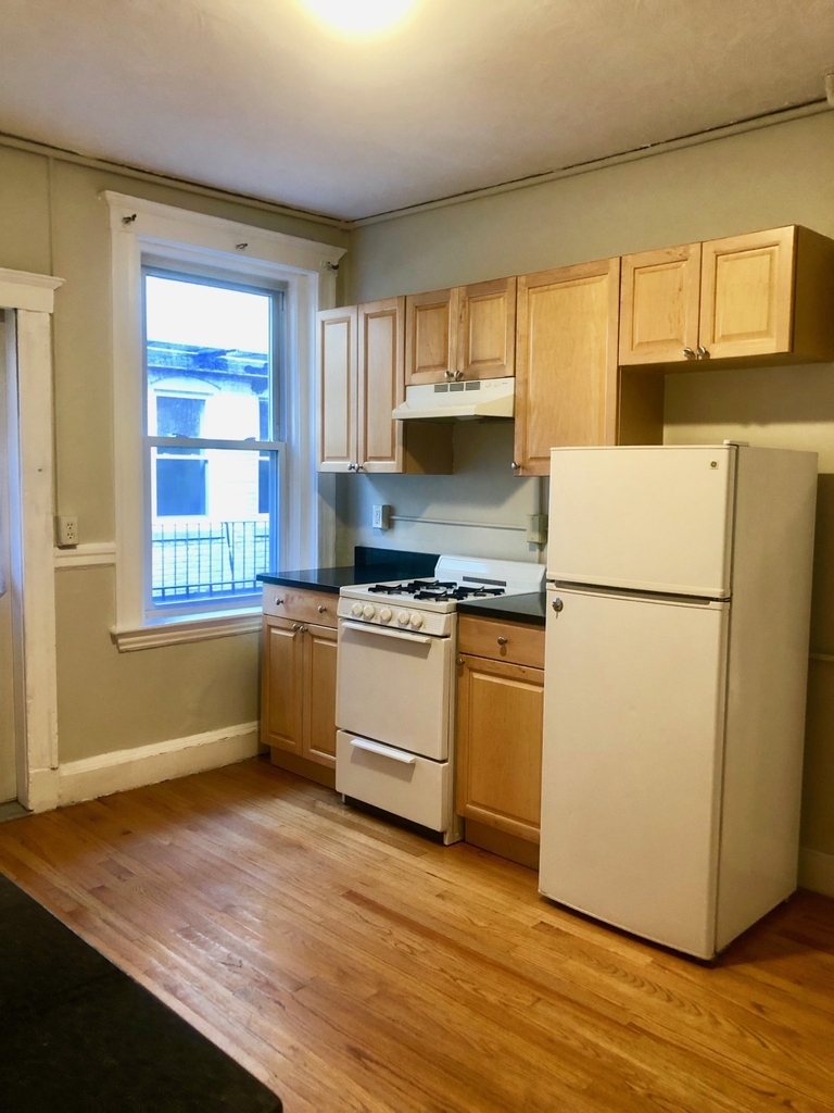 224 Hanover St., Unit 9 - Photo 5