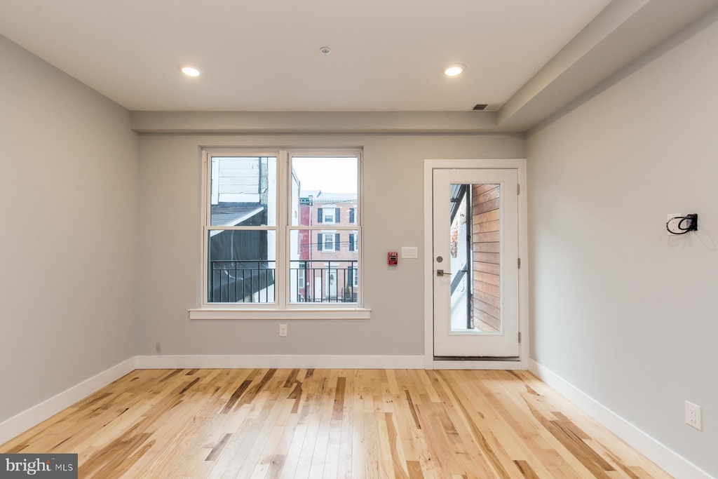 1142 Frankford Avenue - Photo 4