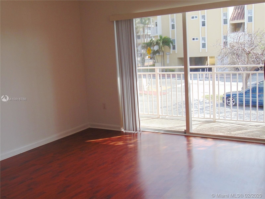 9008 Collins Ave - Photo 24