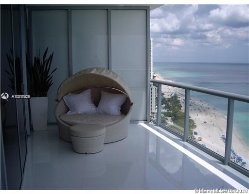 17121 Collins Ave - Photo 2