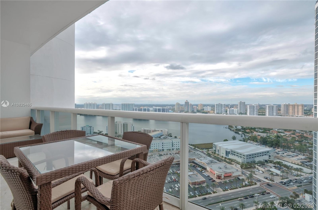 18101 Collins Ave - Photo 26