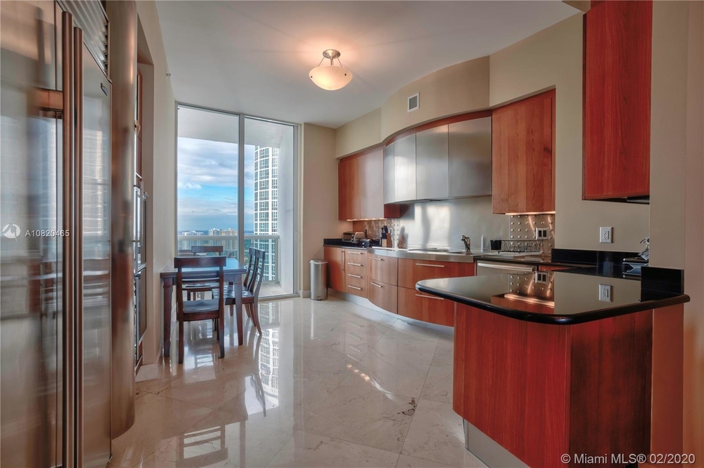 18101 Collins Ave - Photo 21