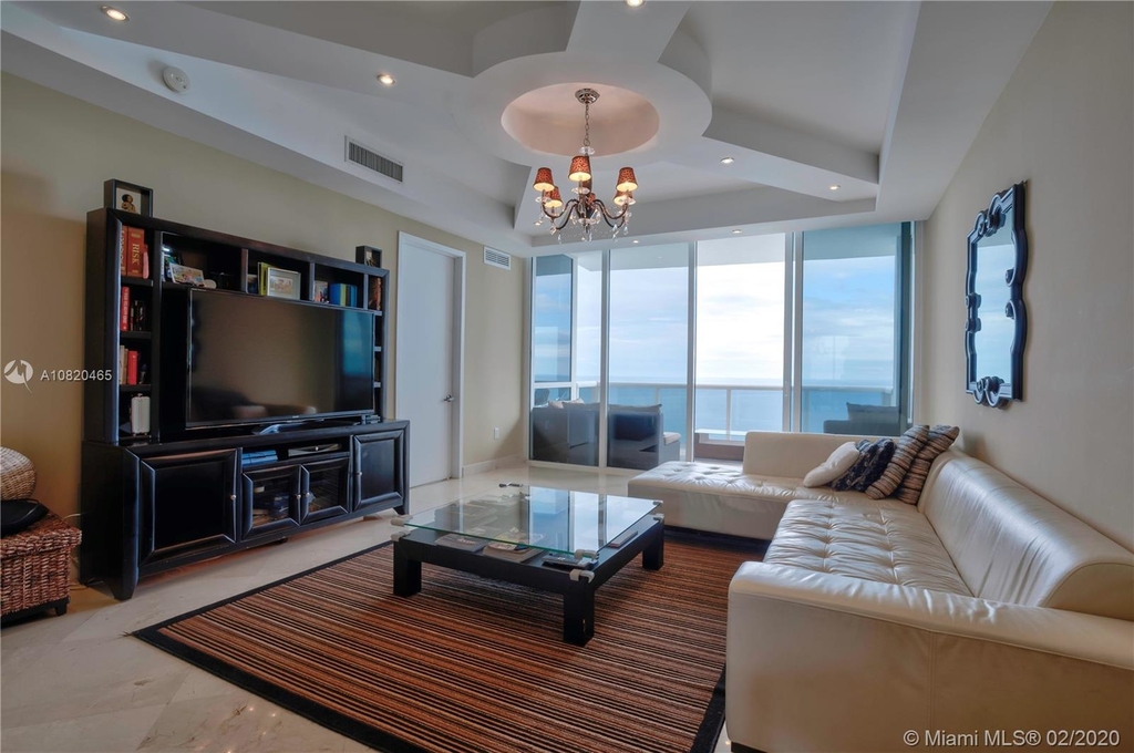 18101 Collins Ave - Photo 29