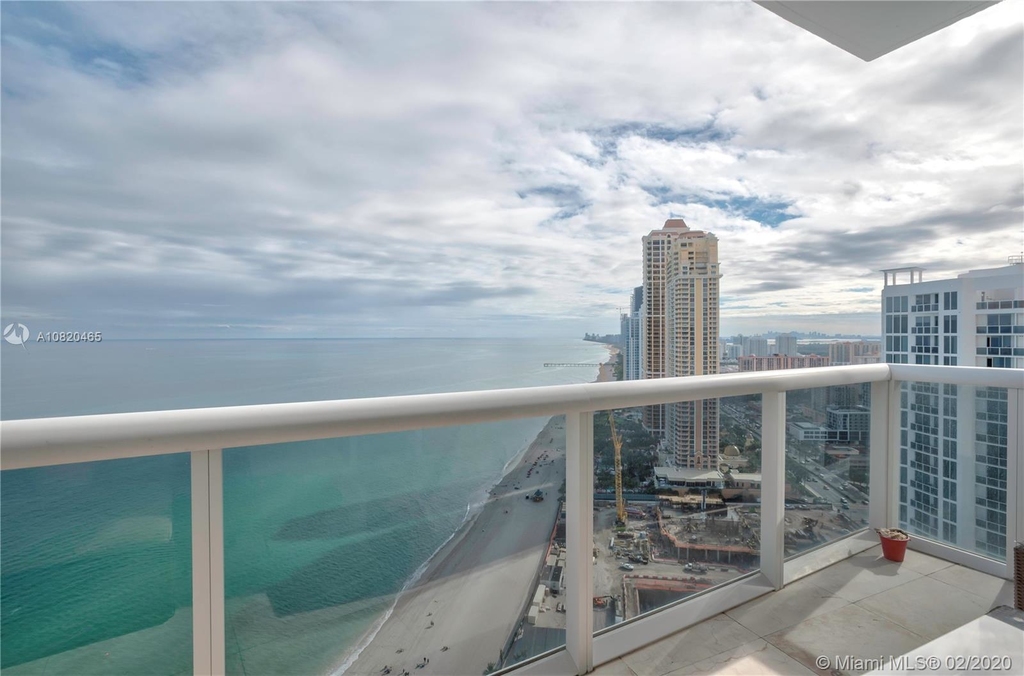 18101 Collins Ave - Photo 12