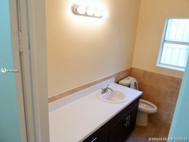 2214 Sw 17th Ter - Photo 15