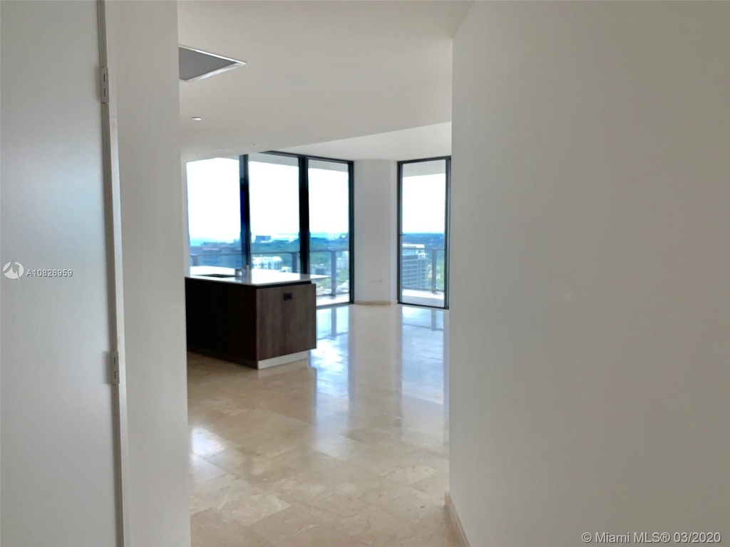 88 Sw 7 St - Photo 2