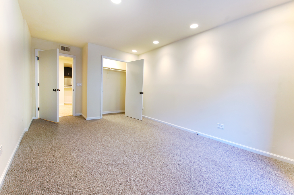 1504 N Dearborn - Photo 4