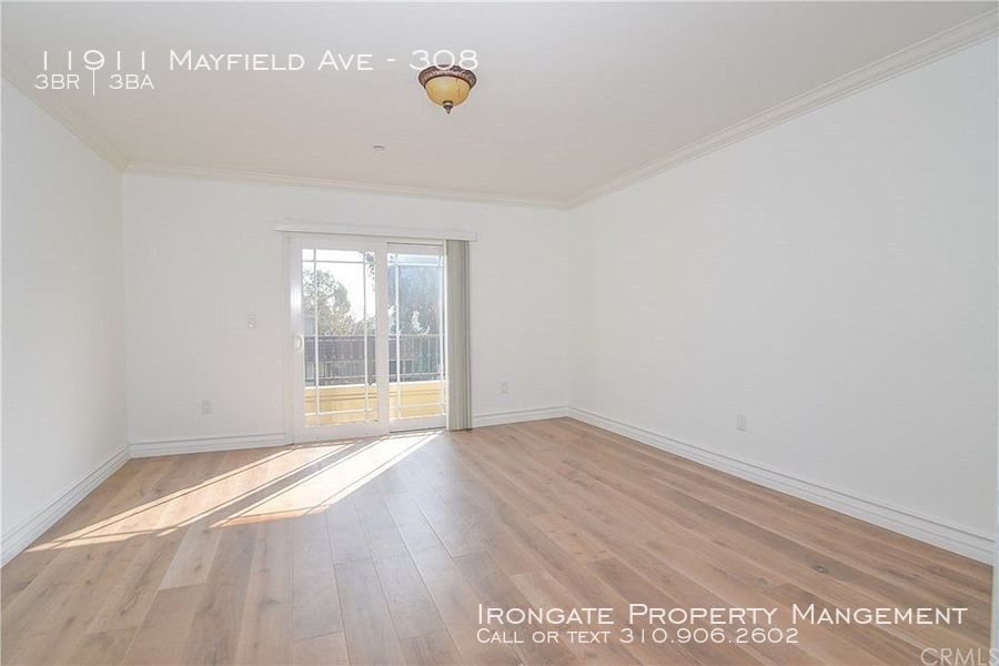 11911 Mayfield Ave - Photo 21