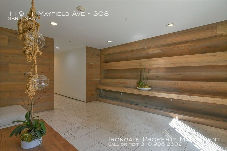 11911 Mayfield Ave - Photo 2