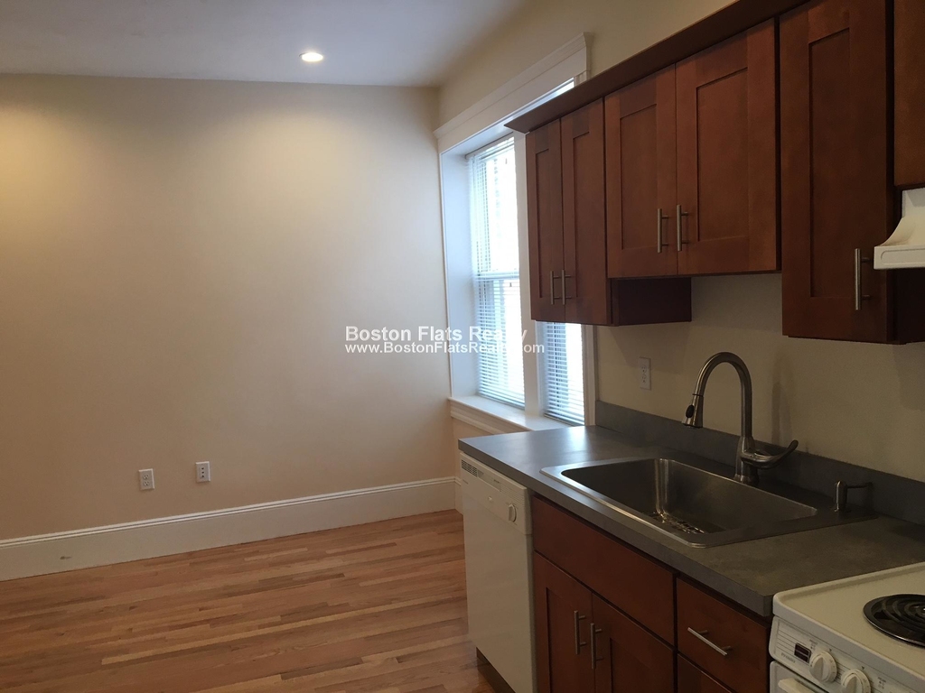 883 Huntington Ave. - Photo 4