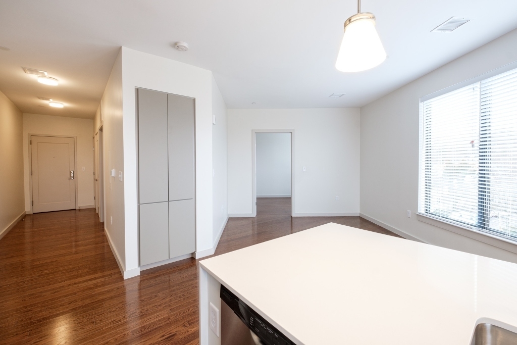 455 Harvard, Unit 301 - Photo 2