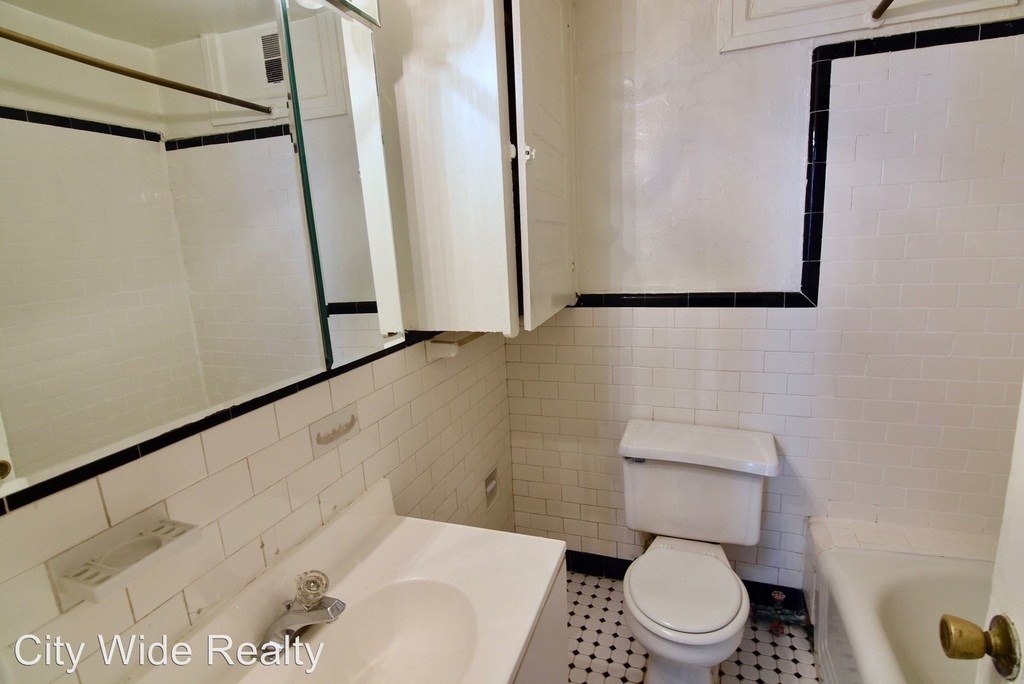 319 S 12th St - Photo 3