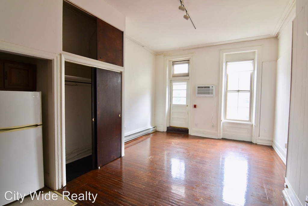 319 S 12th St - Photo 2