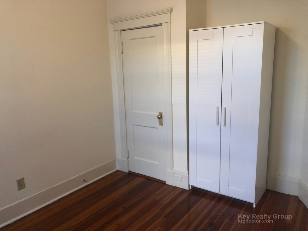 55 Queensberry St. - Photo 11