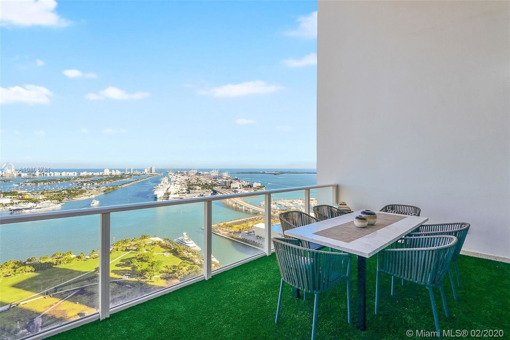 1040 Biscayne Blvd - Photo 2