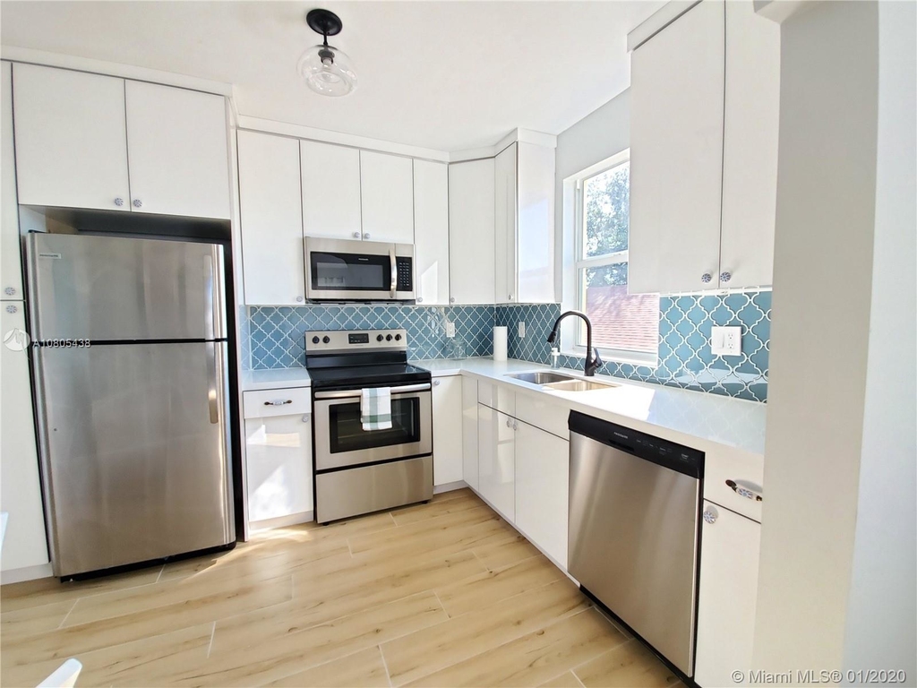 1112 Sw 11th St - Photo 2