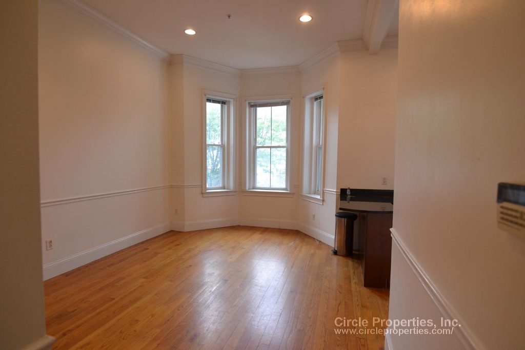 1611 Tremont St. - Photo 4