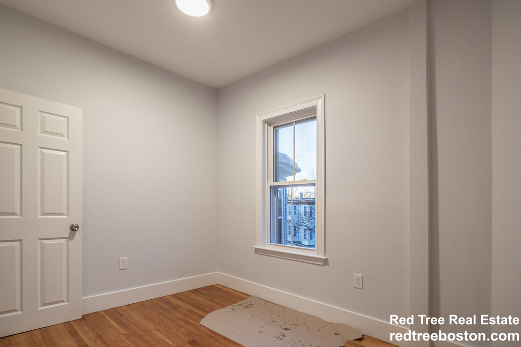 219 Bennington St. - Photo 3