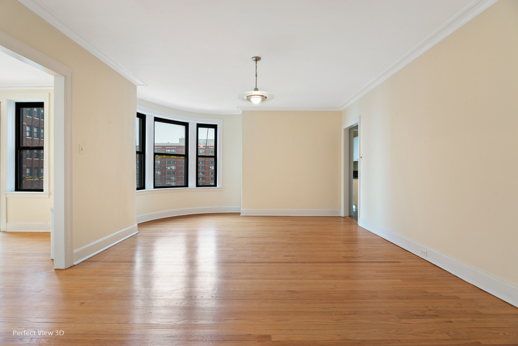 1755 East 55th Street - Photo 4