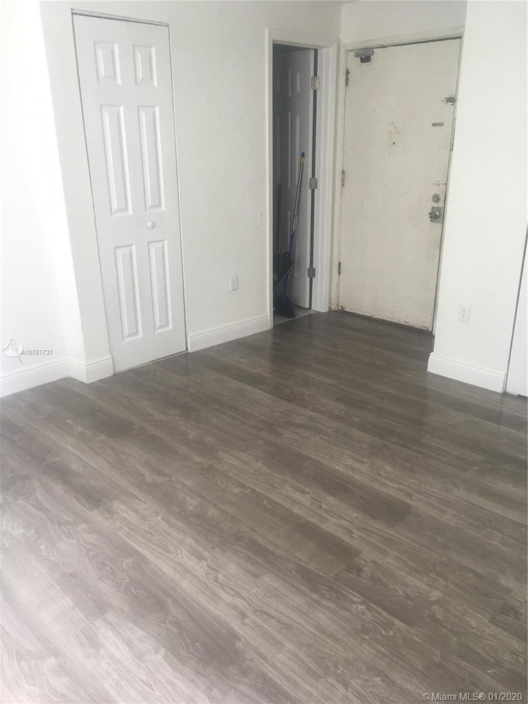 1020 Sw 2 St - Photo 2