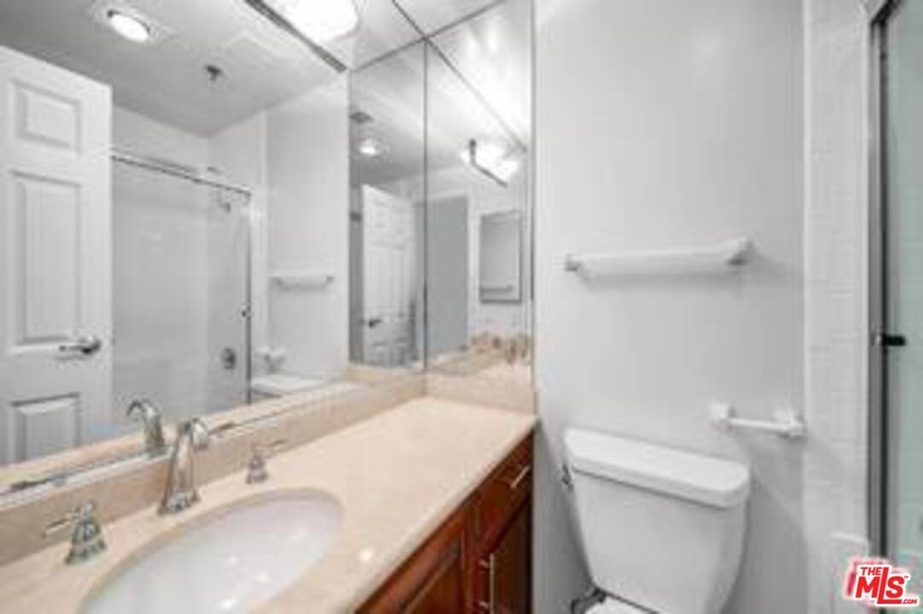 10390 Wilshire - Photo 8