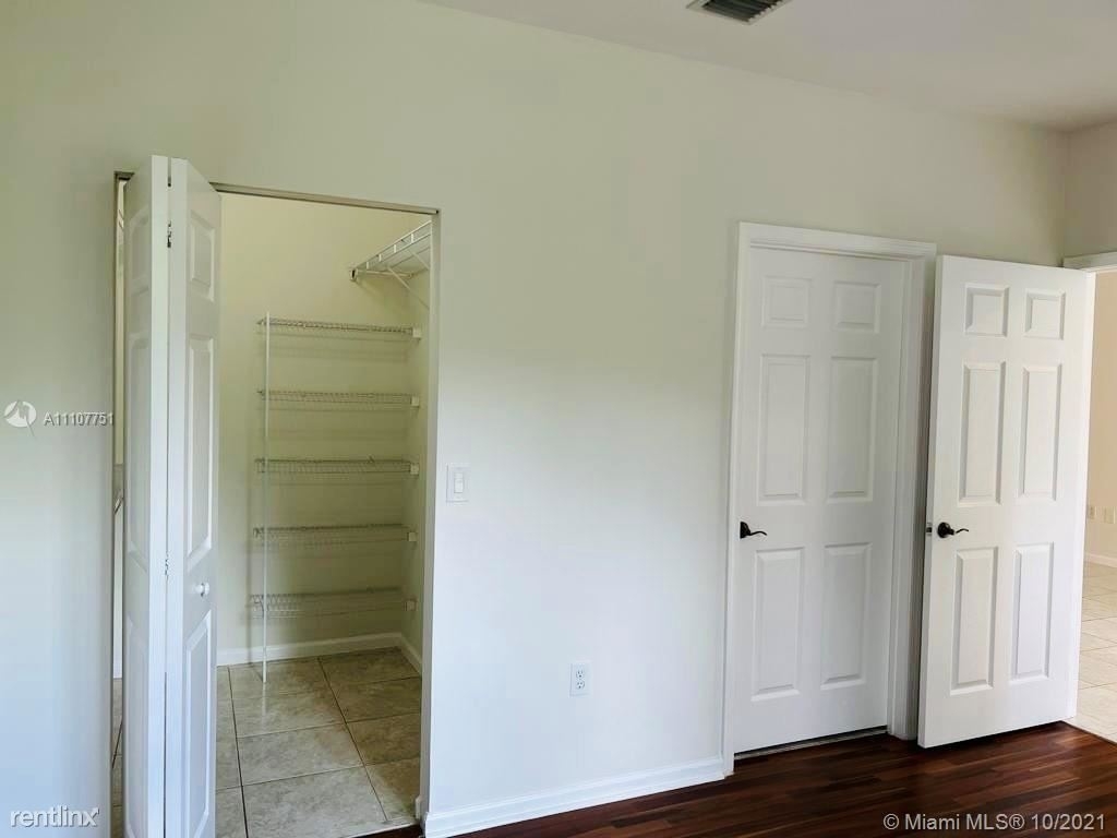 4400 Sw 160th Ave - Photo 2