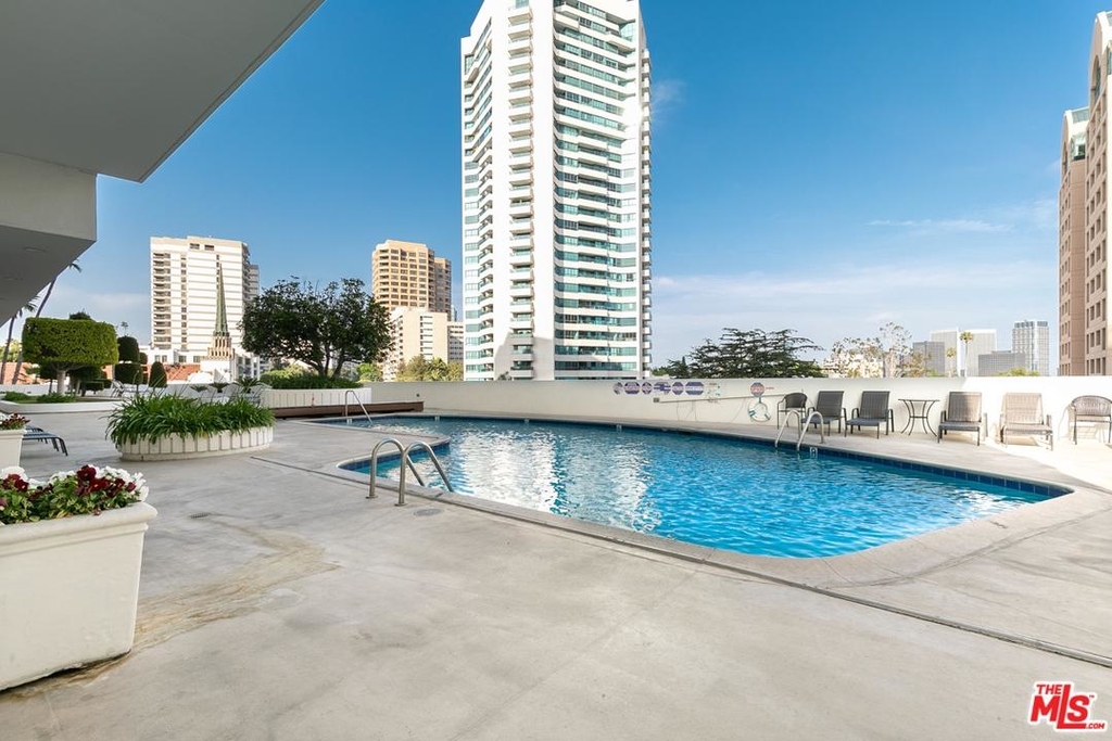 10501 Wilshire - Photo 12