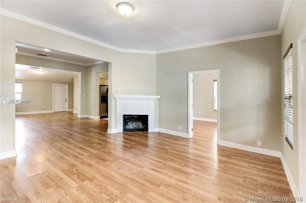 2328 Sw 21st Ter - Photo 4