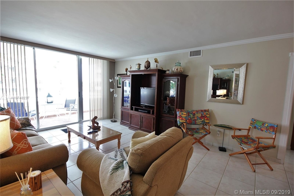 5151 Collins Ave - Photo 4