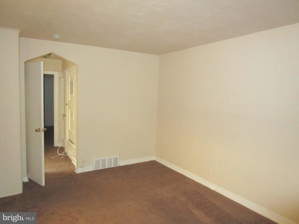 2120 E Cheltenham Avenue - Photo 32