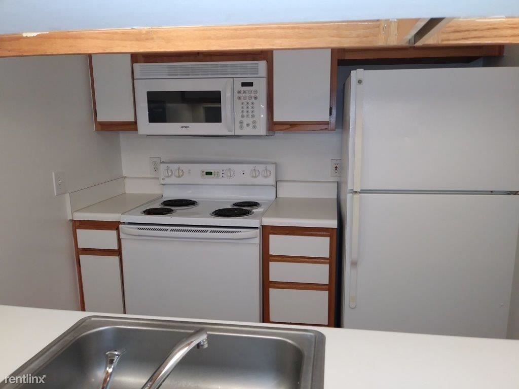 1230 University Ct Apt 103 - Photo 2