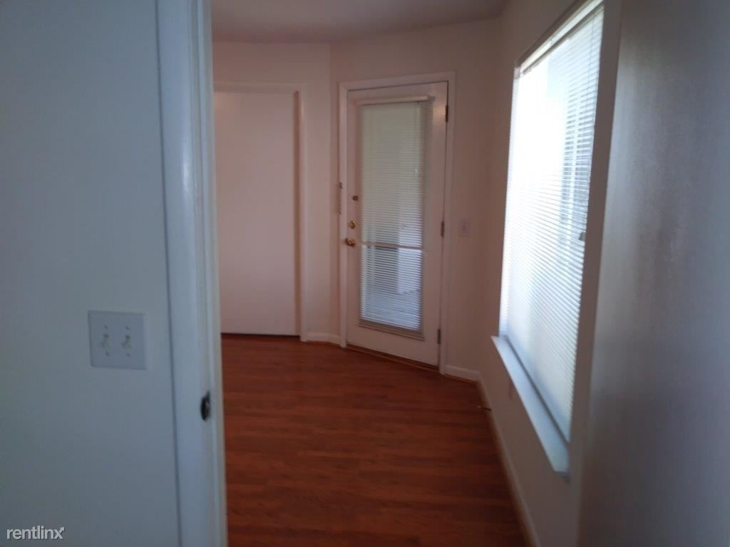 1230 University Ct Apt 103 - Photo 4