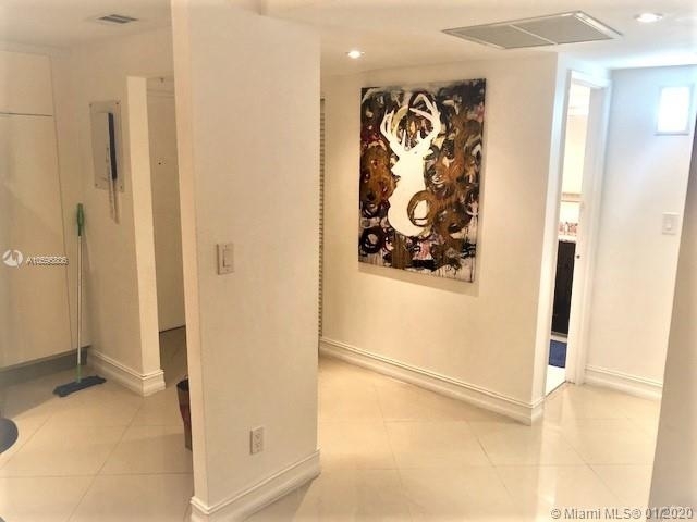 19390 Collins Ave - Photo 4