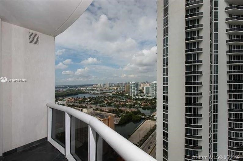 15811 Collins Ave - Photo 21