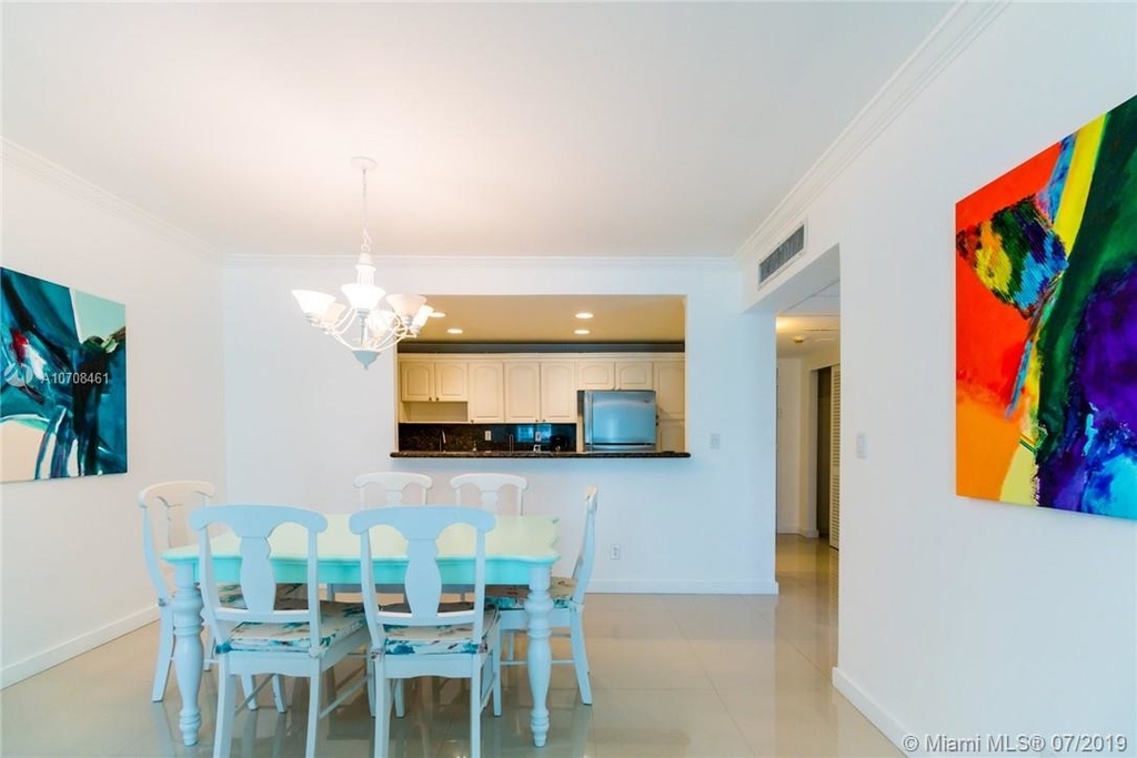 19390 Collins Ave - Photo 3