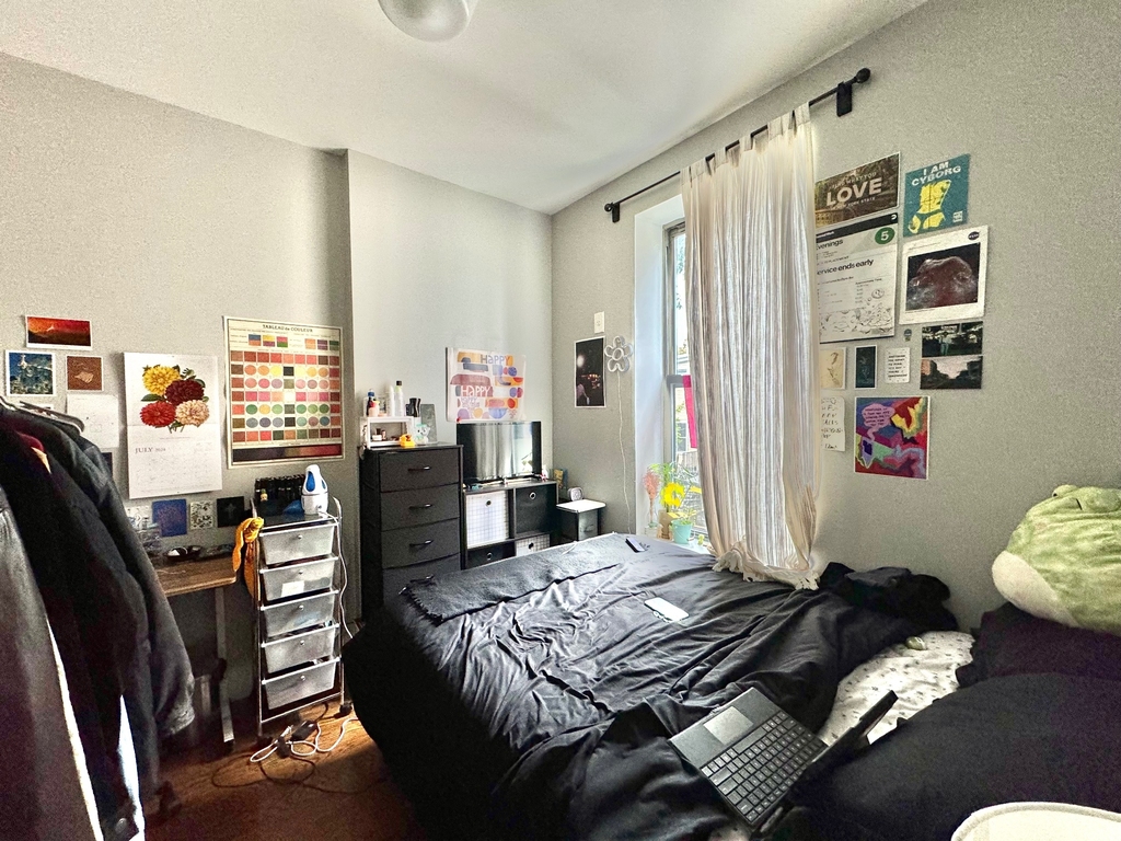 663 Hancock Street - Photo 3
