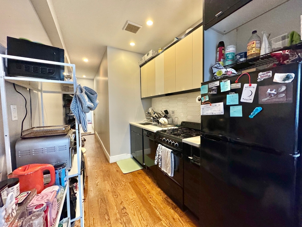 663 Hancock Street - Photo 7
