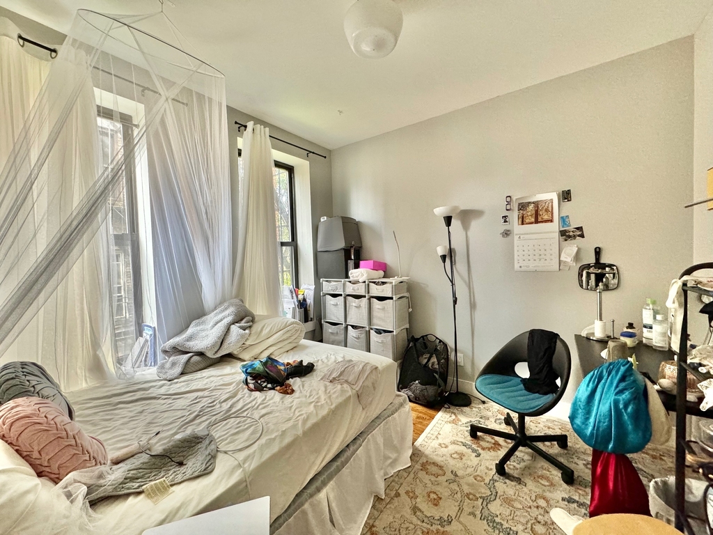 663 Hancock Street - Photo 6