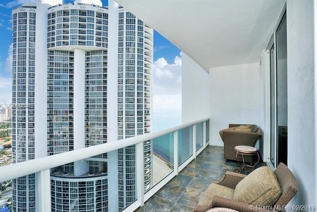 18101 Collins Ave - Photo 2