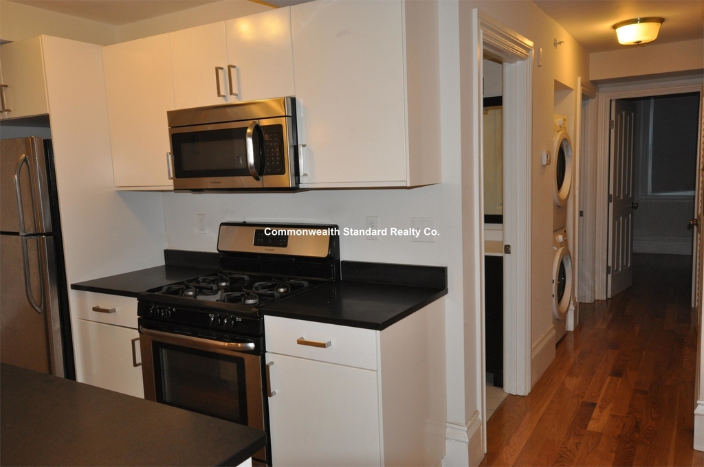 656 Massachusetts Ave - Photo 2