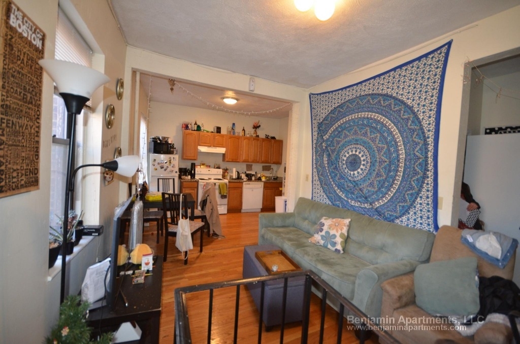 136 Hemenway Street - Photo 1