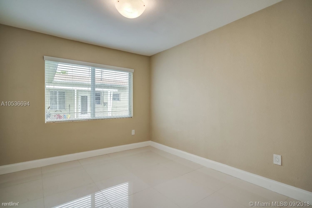 2240 Sw 29th Ave - Photo 9