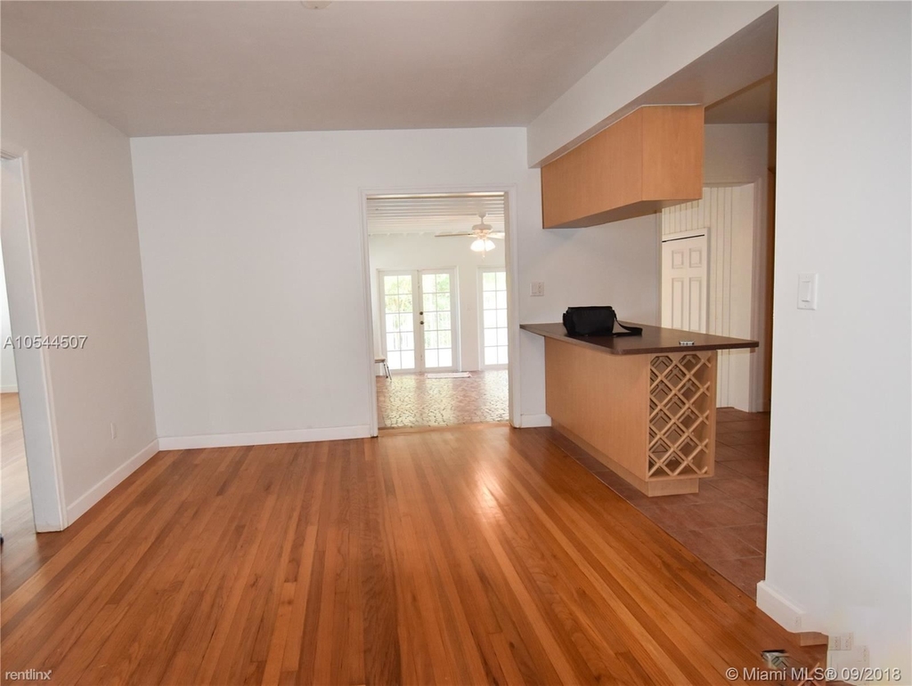 1180 Sw 22nd Ter - Photo 4