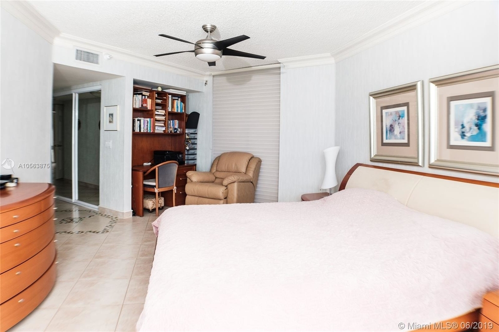 16711 Collins Ave - Photo 31