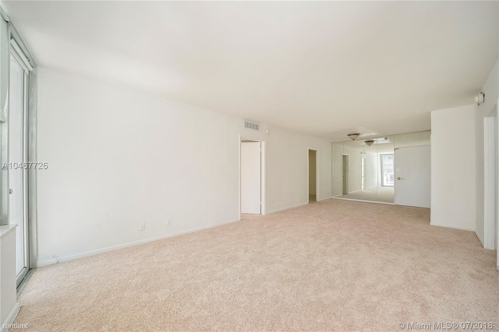 5700 Collins Ave Apt 8a - Photo 6