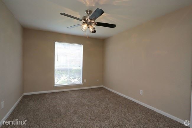 5900 North Braeswood Boulevard - Photo 9