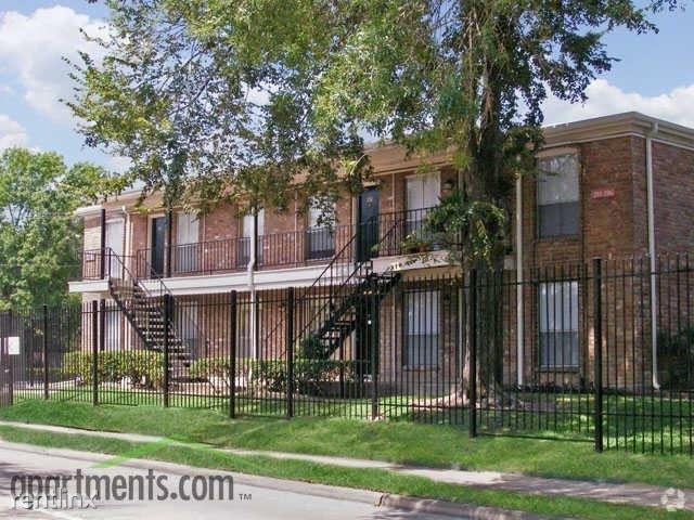 5900 North Braeswood Boulevard - Photo 30