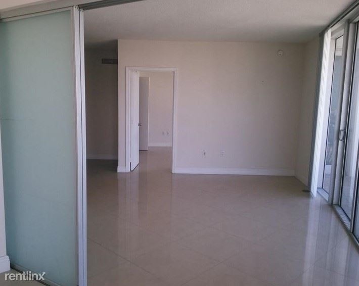 1750 N Bayshore Dr Apt 4811 - Photo 4